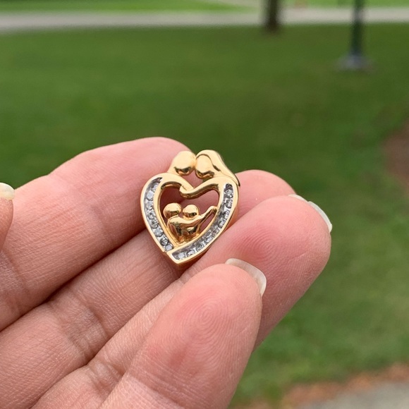 10k YG GOLD diamond heart family child pendant - Picture 4 of 4